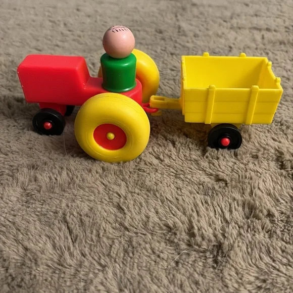 1970-1980 Fisher-Price Toy bundle (people, tractor, plane) - Picture 9 of 16